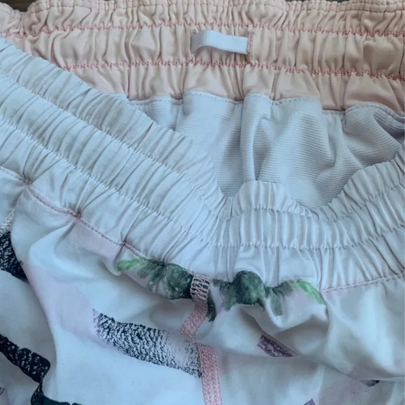 Lululemon Tracker V Limited Edition Shorts 6/S - Picture 3 of 9